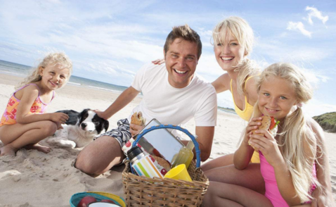 為什么生二胎大寶會爭寵 如何處理二胎家庭中兩個孩子的關(guān)系