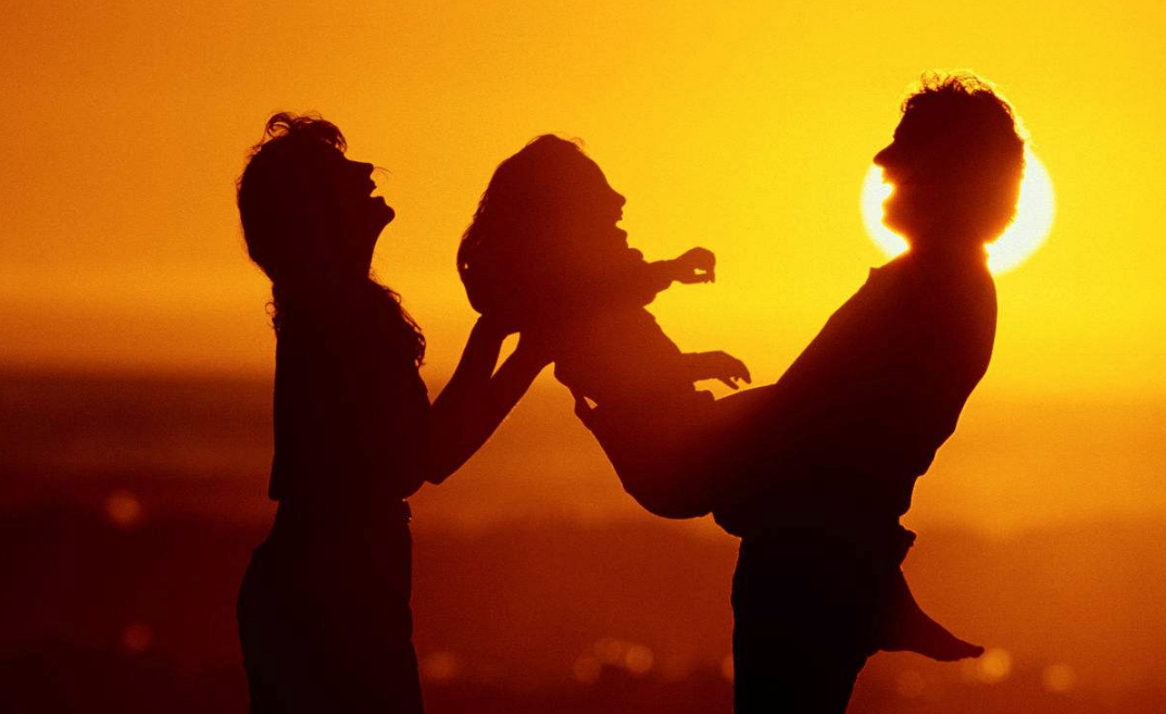 帶寶寶看夕陽的心情說說 夕陽西下美好心情句子短語