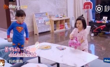 媽媽是超人大麟子圍觀餃子化妝 小孩可以化妝嗎餃子化妝沒事嗎