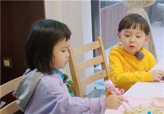 媽媽是超人大麟子圍觀餃子化妝 小孩可以化妝嗎餃子化妝沒事嗎