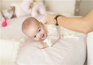 寶寶要穿小內褲嗎 寶寶多大可以穿內褲 寶寶要穿小內褲嗎 寶寶多大可以穿內褲