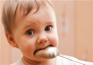 孩子吃飯邊吃邊玩怎么辦2018 怎樣改變孩子邊玩邊吃習(xí)慣