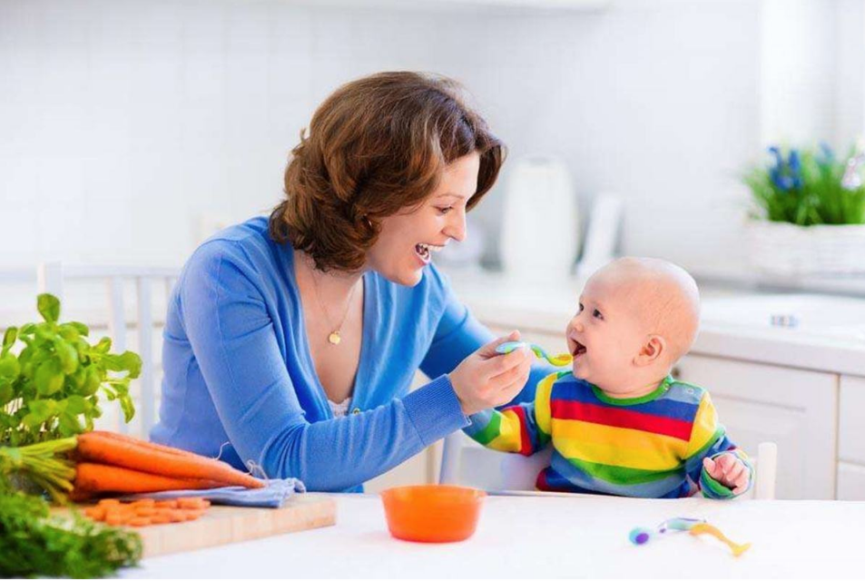 陪孩子吃飯的心情說(shuō)說(shuō) 分享和孩子吃飯的感慨句子朋友圈