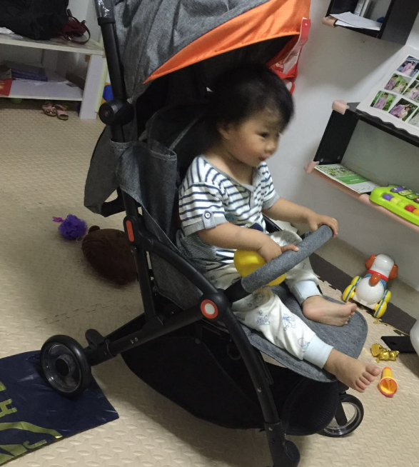 嬰孚嬰兒推車怎么樣 嬰孚單手折疊嬰兒車使用測評