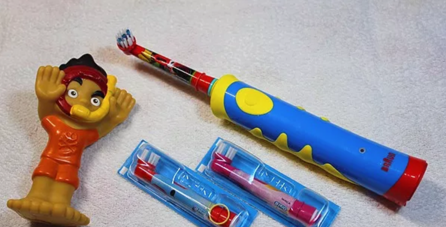 博朗歐樂B D10兒童電動牙刷怎么樣 多大的寶寶可以用博朗 歐樂B D10兒童電動牙刷