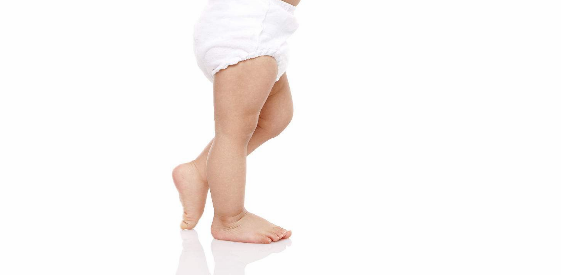 小寶寶踮著腳尖走路正常嗎 孩子走路總是踮起腳尖怎么糾正
