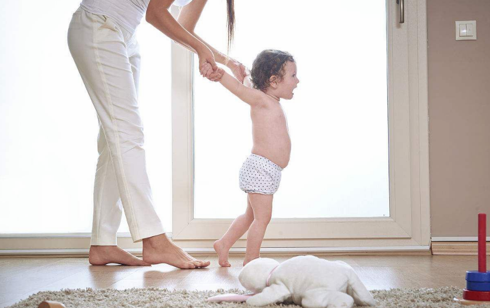 小寶寶踮著腳尖走路正常嗎 孩子走路總是踮起腳尖怎么糾正