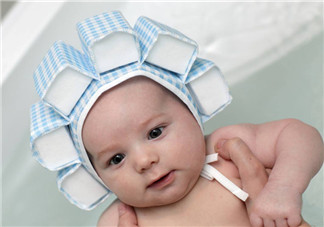 往孩子洗澡水里滴去痱水有用嗎 寶寶洗澡水能不能加去痱產品