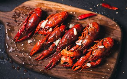 一頓小龍蝦熱量是多少 真的是半程馬拉松嗎