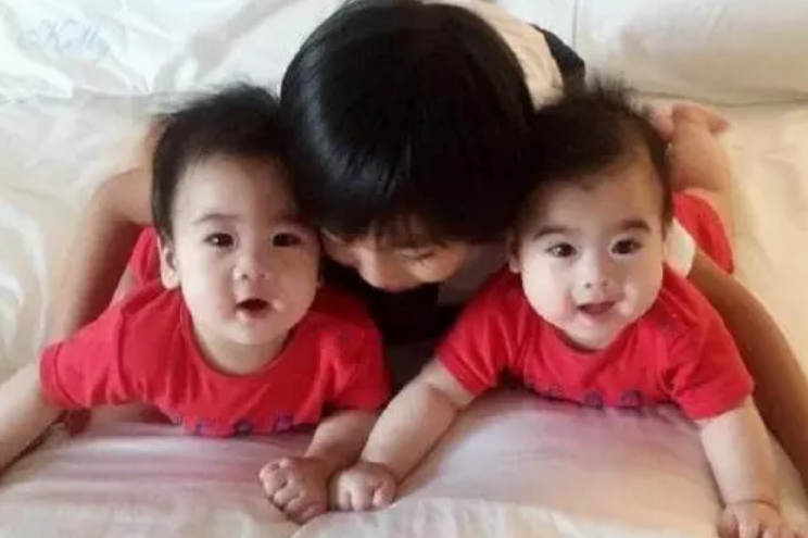 林志穎老婆怎么用手機(jī)讓雙胞胎聽(tīng)話 寶寶理發(fā)哭鬧怎么辦