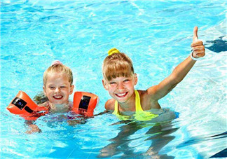 2018夏季家長如何帶孩子玩水 夏天帶孩子玩水最需要注意什么