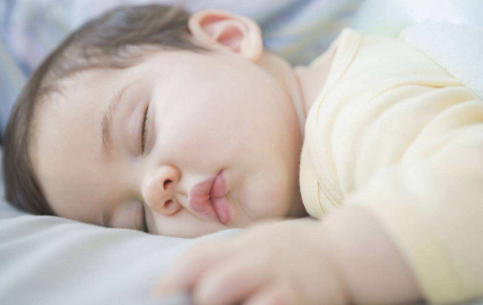 如何安撫寶寶睡覺 寶寶越來越不愛睡覺怎么回事 如何安撫寶寶睡覺 寶寶越來越不愛睡覺怎么回事