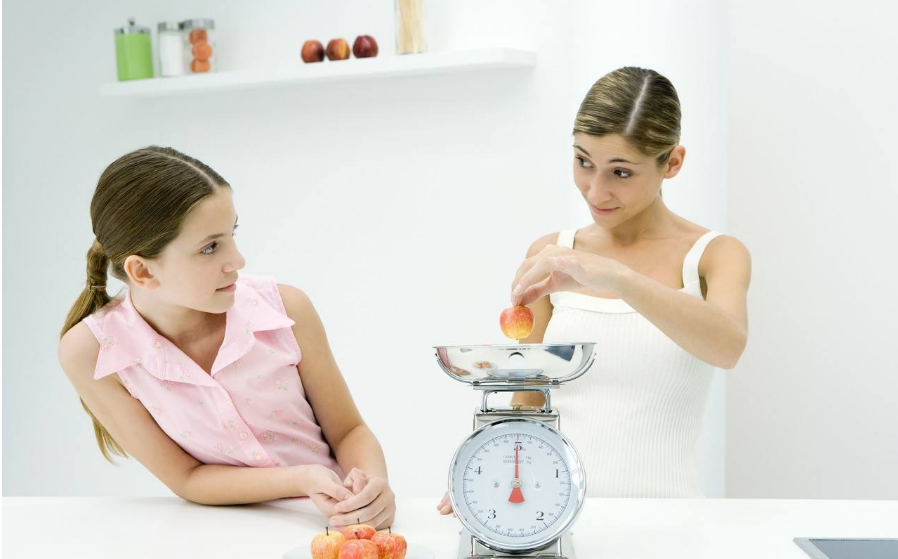 15歲少女節(jié)食減肥胃穿孔是因?yàn)楹葴p肥茶嗎 怎么減肥才健康有效