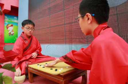 小孩學圍棋有什么好處 圍棋適合多大的孩子學 小孩學圍棋有什么好處 圍棋適合多大的孩子學