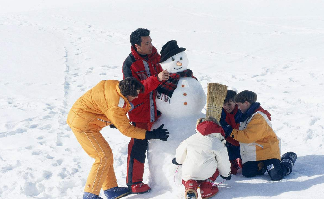 2018年屬狗男孩命中缺金缺水起什么名字合適 男寶寶缺金缺水如何取名