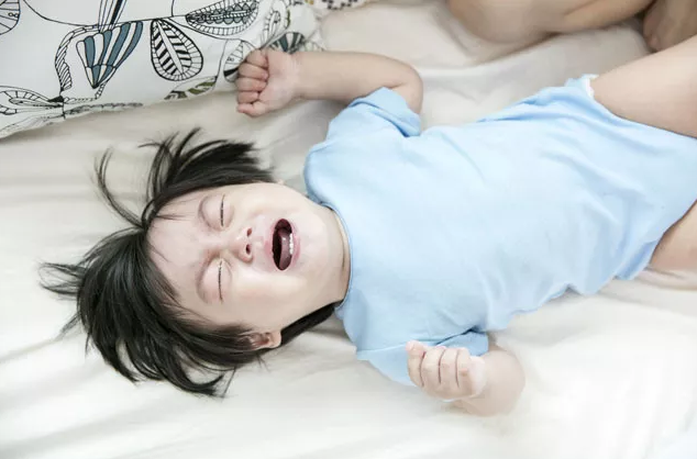 孩子特別愛哭鬧怎么辦 怎么對付愛哭鬧的孩子