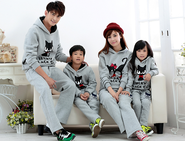 親子裝發(fā)朋友圈怎么配文 曬穿親子裝的心情說說