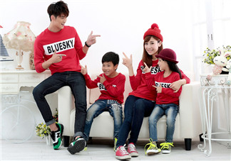 親子裝發(fā)朋友圈怎么配文 曬穿親子裝的心情說說