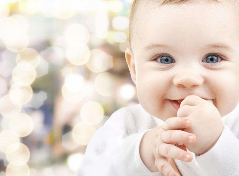 為什么寶寶吃奶總是咬乳頭 寶寶吃奶的時(shí)候咬奶頭怎么辦