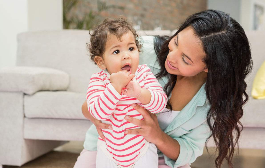 牽著寶寶學走路好不好 如何正確教寶寶走路 牽著寶寶學走路好不好 如何正確教寶寶走路