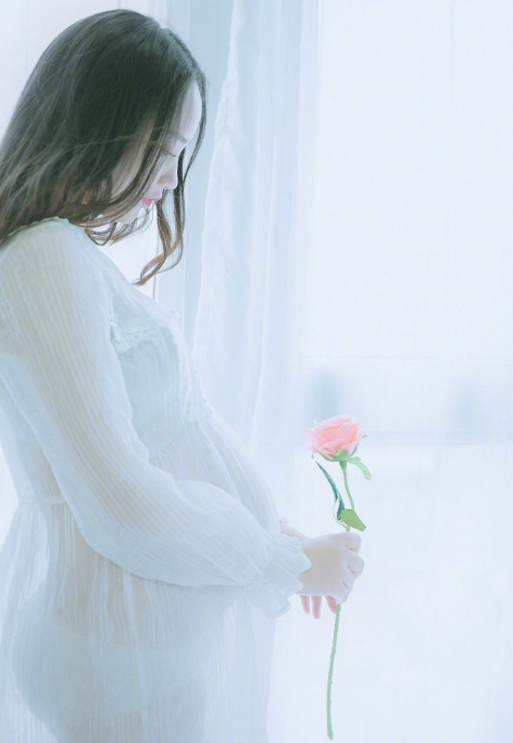 曬孕肚寫真發(fā)朋友圈句子短語 曬孕肚寫真的心情說說 曬孕肚寫真發(fā)朋友圈句子短語 曬孕肚寫真的心情說說