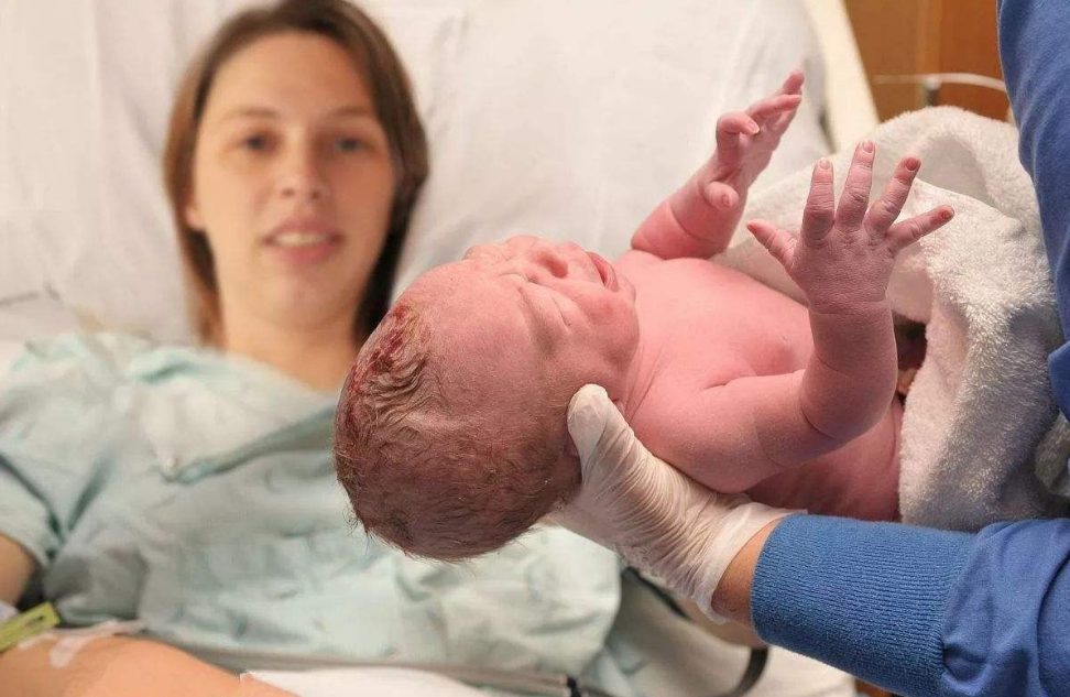 產(chǎn)后寶寶應(yīng)該住嬰兒房嗎 產(chǎn)后母嬰同室好不好 產(chǎn)后寶寶應(yīng)該住嬰兒房嗎 產(chǎn)后母嬰同室好不好