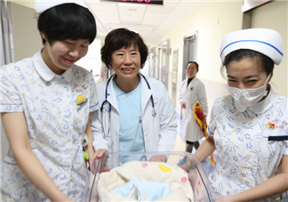 福利院告棄嬰生母怎么回事 福利院告棄嬰生母案件的具體情況是什么