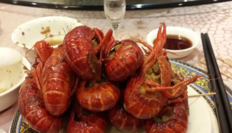 夏天馬路邊吃龍蝦的說說 關(guān)于龍蝦的朋友圈怎么說