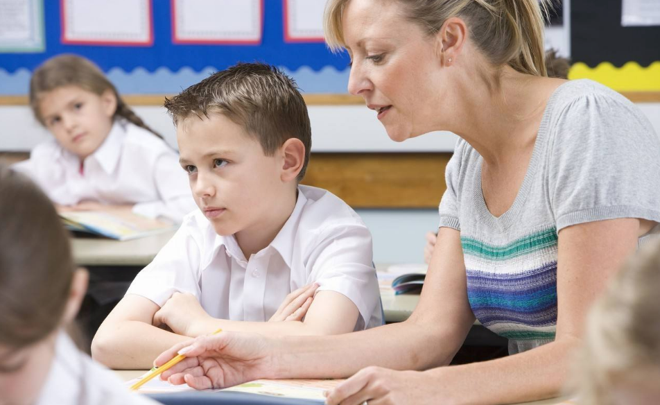 小孩固執執著怎么辦 如何教育固執倔強的孩子 小孩固執執著怎么辦 如何教育固執倔強的孩子