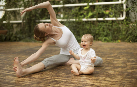 嬰兒可以進行親子瑜伽嗎 嬰兒親子瑜伽教程動作解析