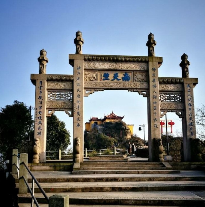 去爬山發什么說說朋友圈好 爬山累并快樂的說說2018