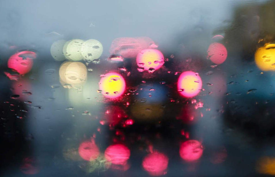 下雨的夜晚心情說說 熟睡的夜晚天空下雨心情的句子2018