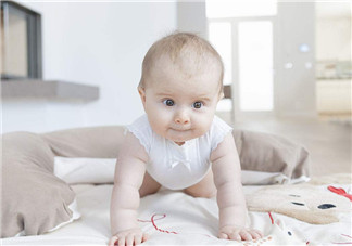 寶寶的尿布里有血怎么回事 寶寶的尿里有血什么情況