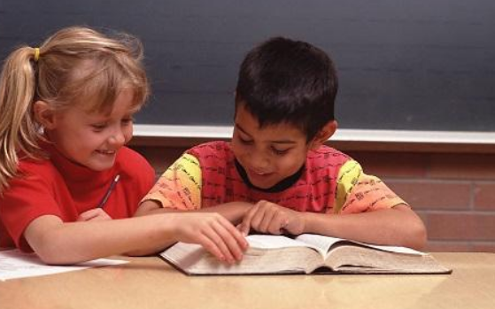 2歲寶寶讀什么類型的書好 怎么給寶寶選擇讀書的類型 2歲寶寶讀什么類型的書好 怎么給寶寶選擇讀書的類型