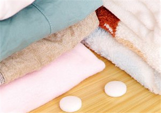 寶寶衣服能放樟腦丸嗎 寶寶衣服放樟腦丸危害