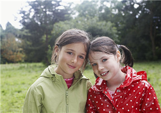 家長(zhǎng)雨天接送孩子的心情說說 2018下雨天送孩子上學(xué)的句子說說朋友圈