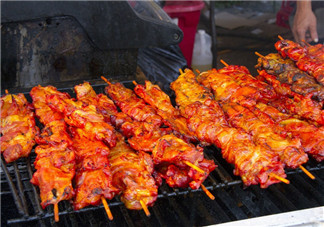 晚上吃燒烤的心情說說 關于吃燒烤的經典語錄