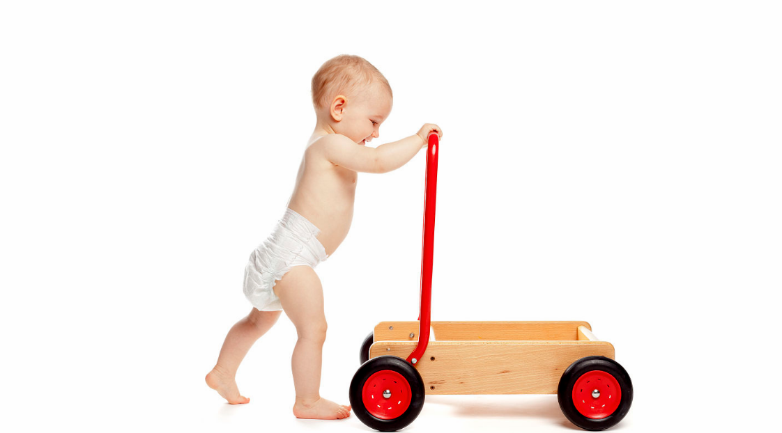 寶寶九個月可以扶著學走路嗎 如何鼓勵寶寶走路