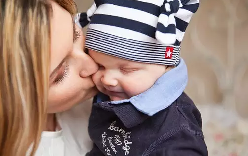 5歲小孩上幼兒園說話結(jié)巴怎么辦 小孩上幼兒園說話反應(yīng)慢教育方法