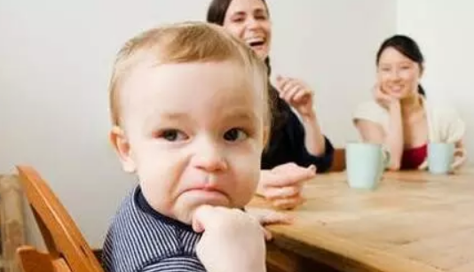 五歲小孩吃飯慢邊吃邊玩怎么辦 五歲小孩寫作業和吃飯慢解決方法