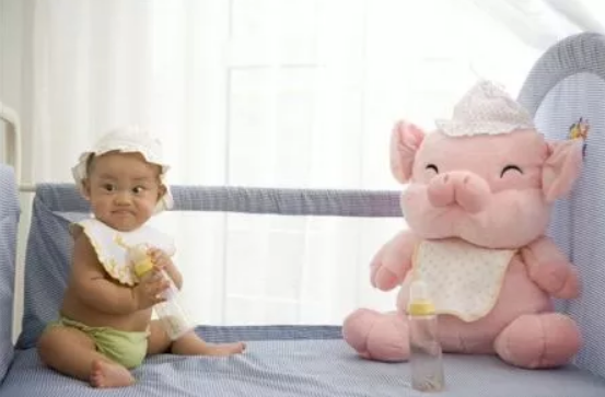 小孩在幼兒園憋尿怎么辦 小孩在幼兒園憋尿怎么教育