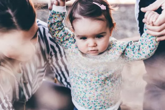 小孩在幼兒園憋尿怎么辦 小孩在幼兒園憋尿怎么教育
