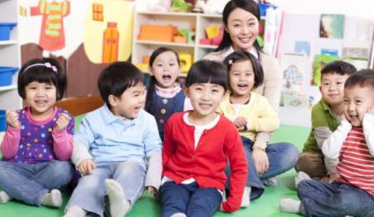 上幼兒園經(jīng)常尿濕褲子怎么辦 小孩尿褲子怎么和老師溝通