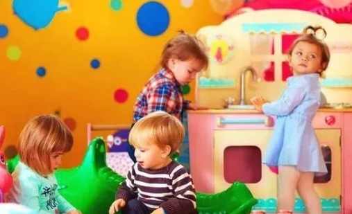 上幼兒園經(jīng)常尿濕褲子怎么辦 小孩尿褲子怎么和老師溝通