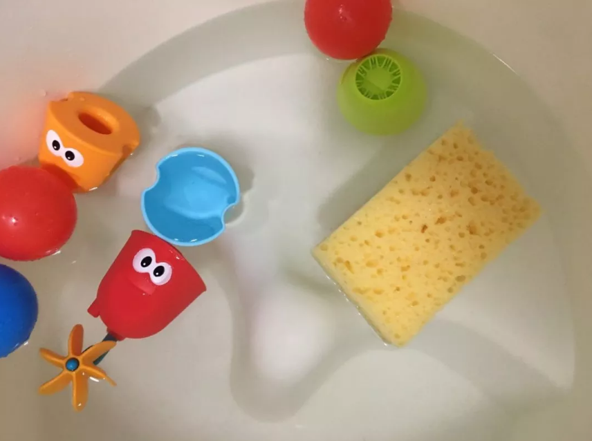 在家可以帶孩子玩什么關于水的游戲 和孩子怎么玩水比較好2018