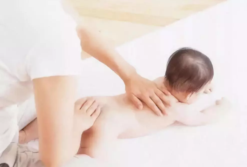 李晟李佳航如何教寶寶早教 月子里的寶寶怎樣早教