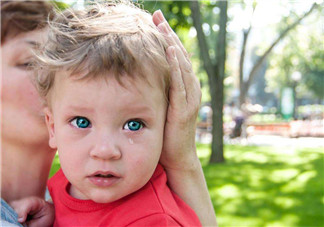 寶寶出門就哭鬧怎么回事 帶寶寶外出哭鬧不止怎么辦 