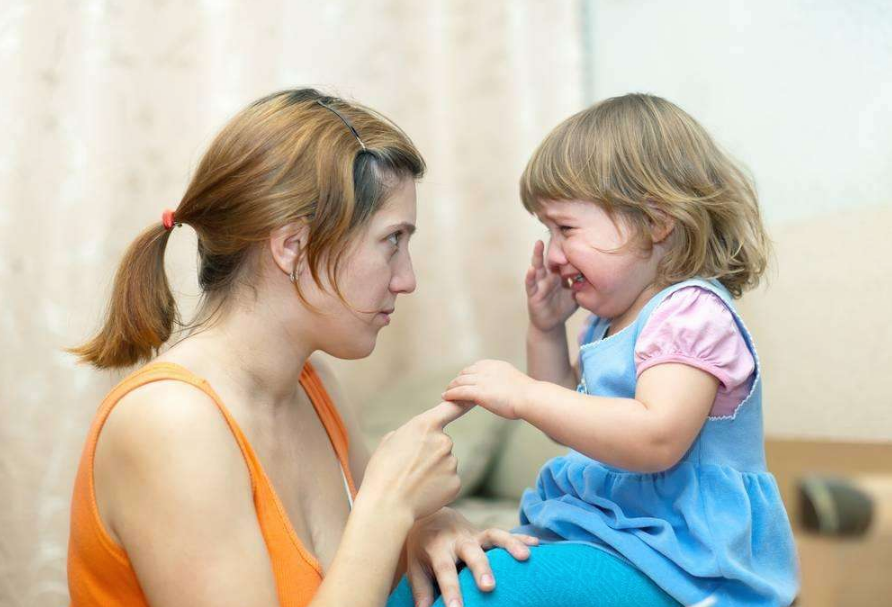 孩子逛街總要買怎么辦 寶寶出行不聽話家長如何安撫