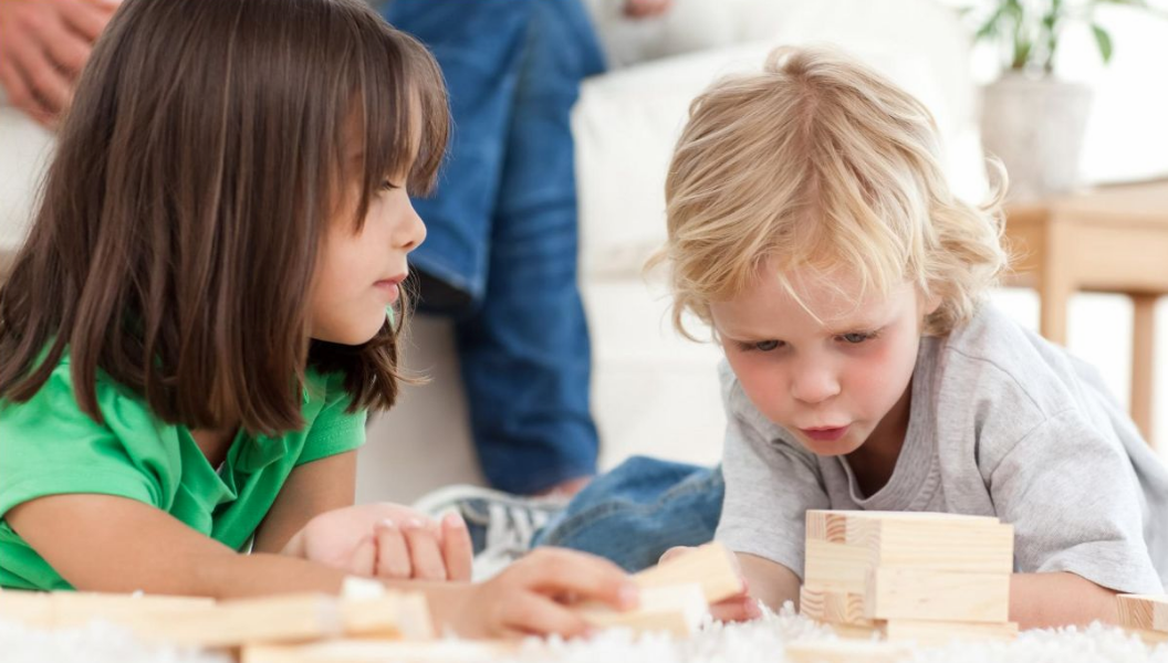 大寶二寶吵架父母應該怎么辦 如何建立良好的二胎關(guān)系