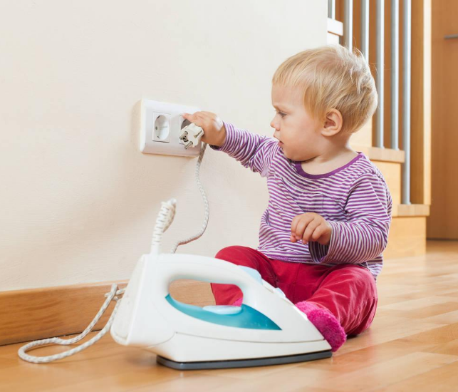 孩子總是喜歡插插座怎么做好 孩子插插座幫助他糾正的方法 孩子總是喜歡插插座怎么做好 孩子插插座幫助他糾正的方法